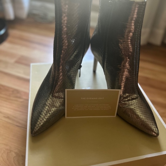 Iridescent BEAUTY - Picture 13 of 16